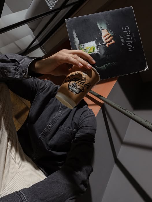 A quiet pause with coffee at the lakeside terrace